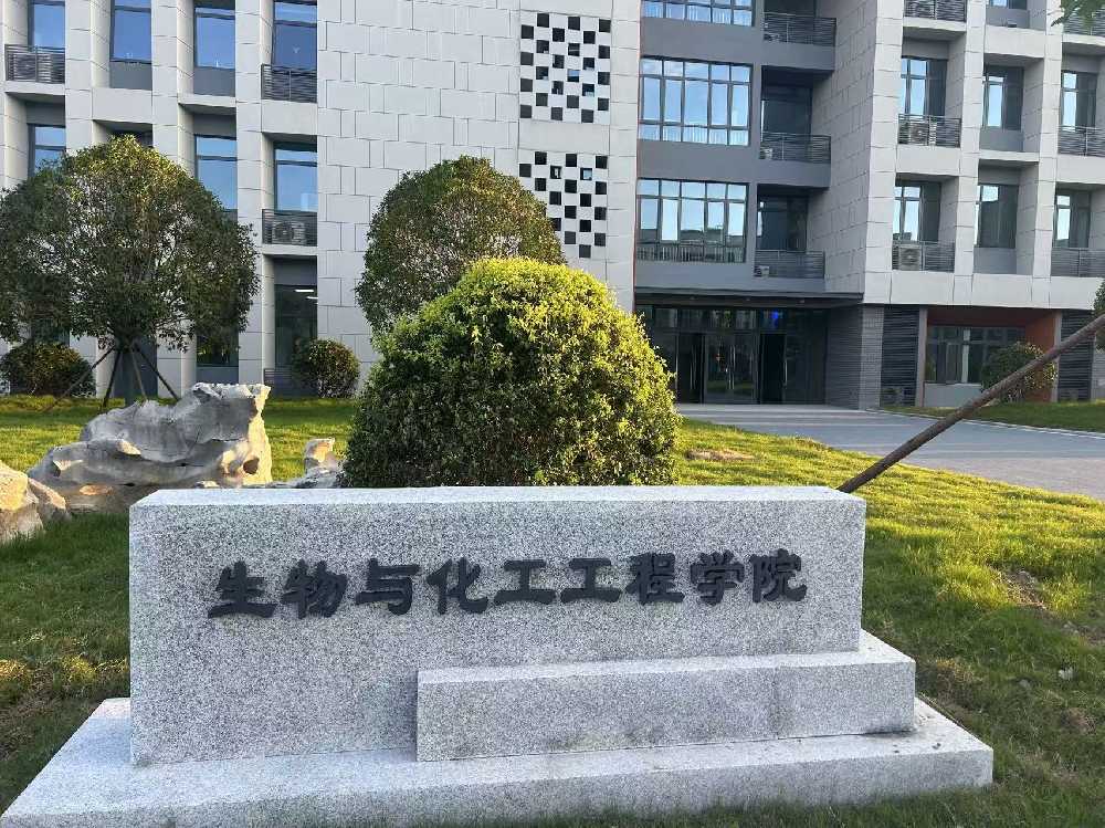 蒲江县扬州职业大学体育场高杆灯项目
